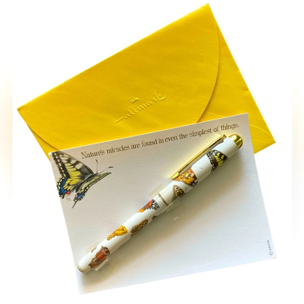 Hallmark Butterfly Stationary 50 Blank Notecards Yellow Envelopes Cards & Pen